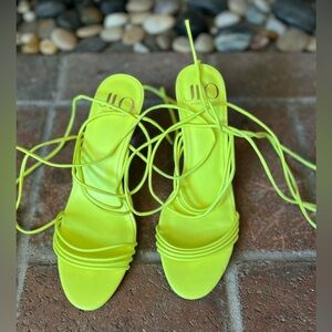 JLO Jennifer Lopez Dronning Lace Up Heels